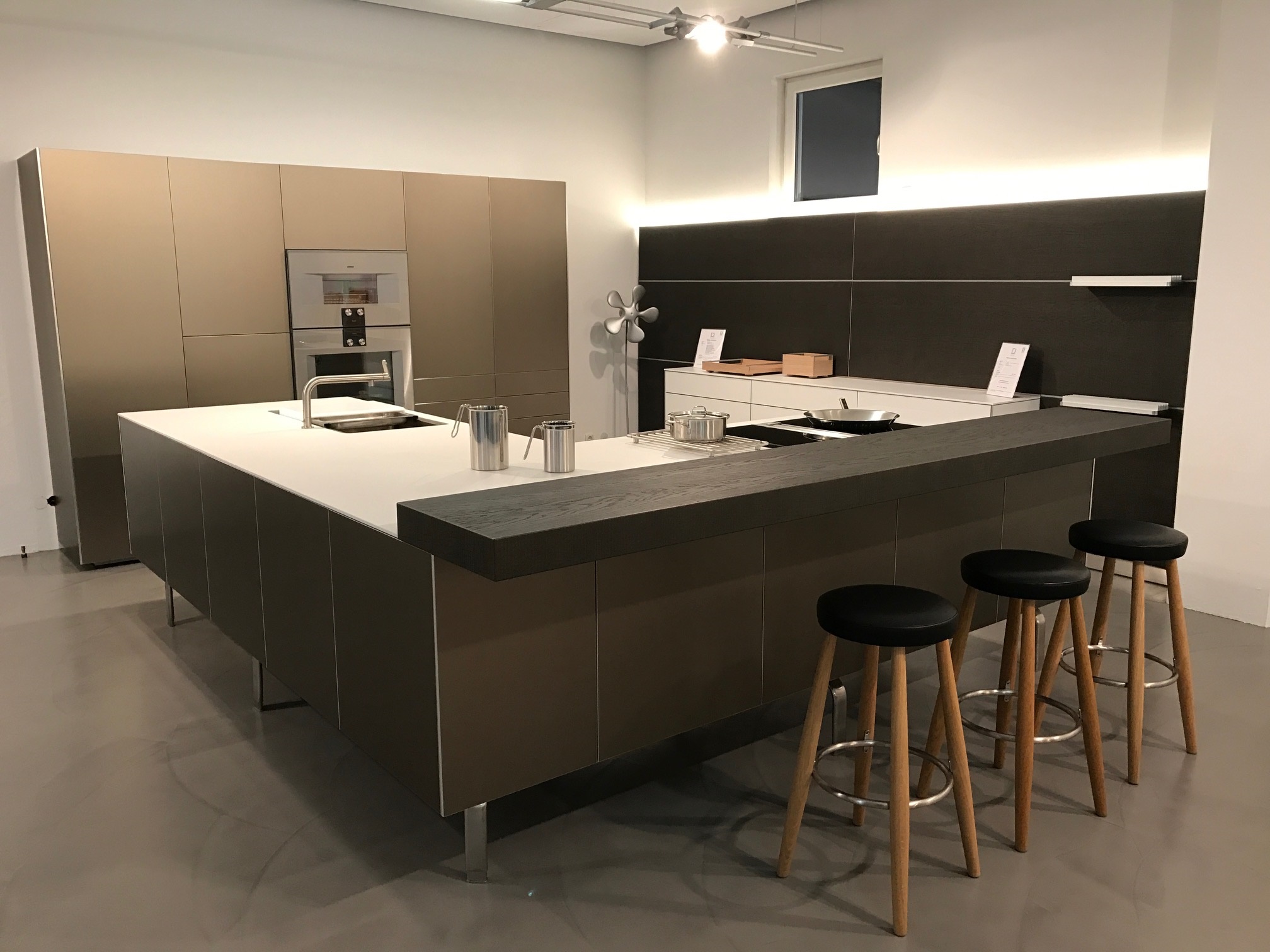 Aluminium Bulthaup Ausstellungsküche mit Bora, Gaggenau und Miele