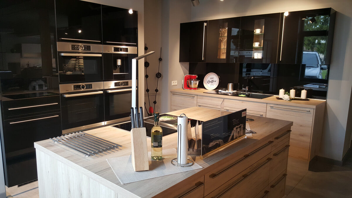 Ausstellungsküche Nobilia Modell Riva Focus in Eiche mit Bosch