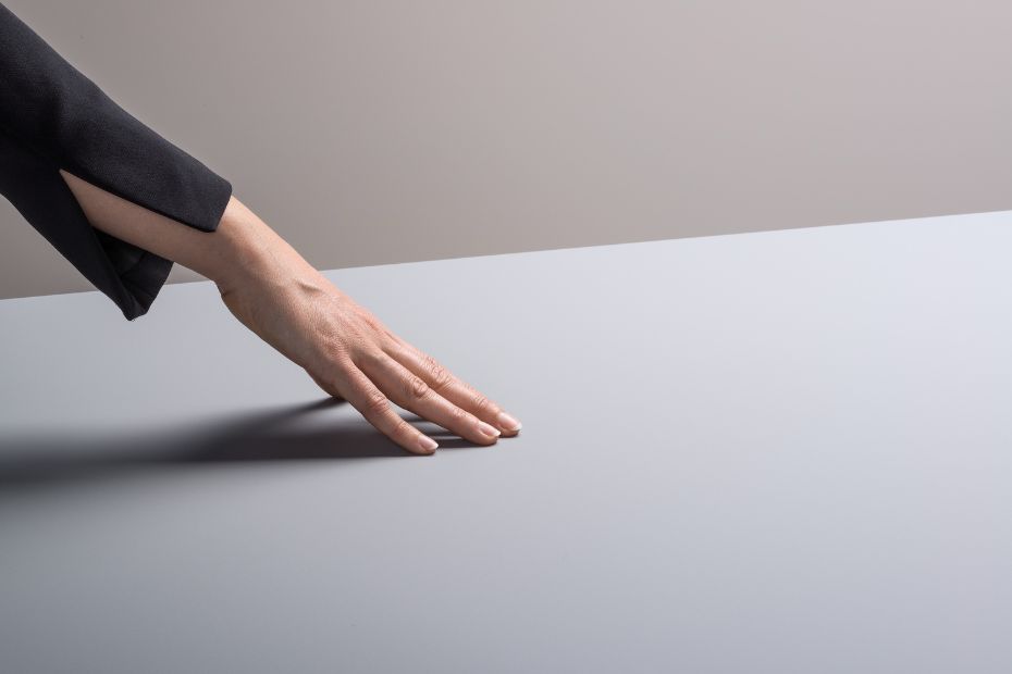 Matte Resopal-Oberflächen fühlen sich samtig an und sind unempfindlich gegen Fingerabdrücke. Ideal für stark genutzte Familienküchen. Quelle: Resopal