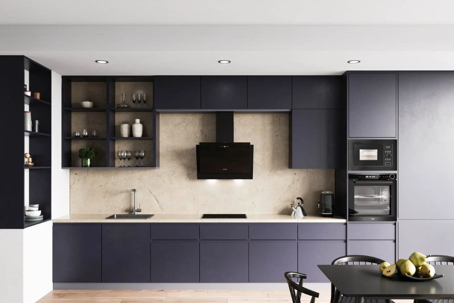 Schwarzes ORANIER Induktionskochfeld KFI360, flächenbündig in eine Arbeitsplatte integriert, mit klarer Linienführung.